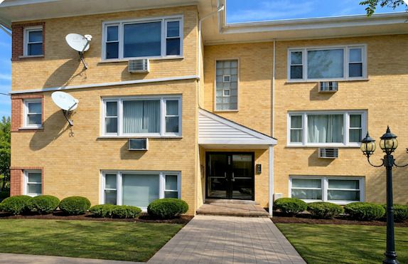 6630 W 95th Street #3D — Oak Lawn, IL 60453