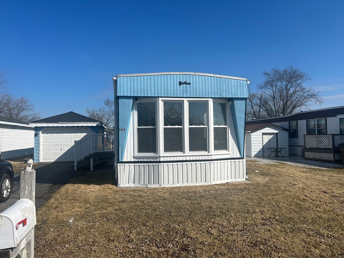 108 Flamingo Drive, Beecher, IL 60401