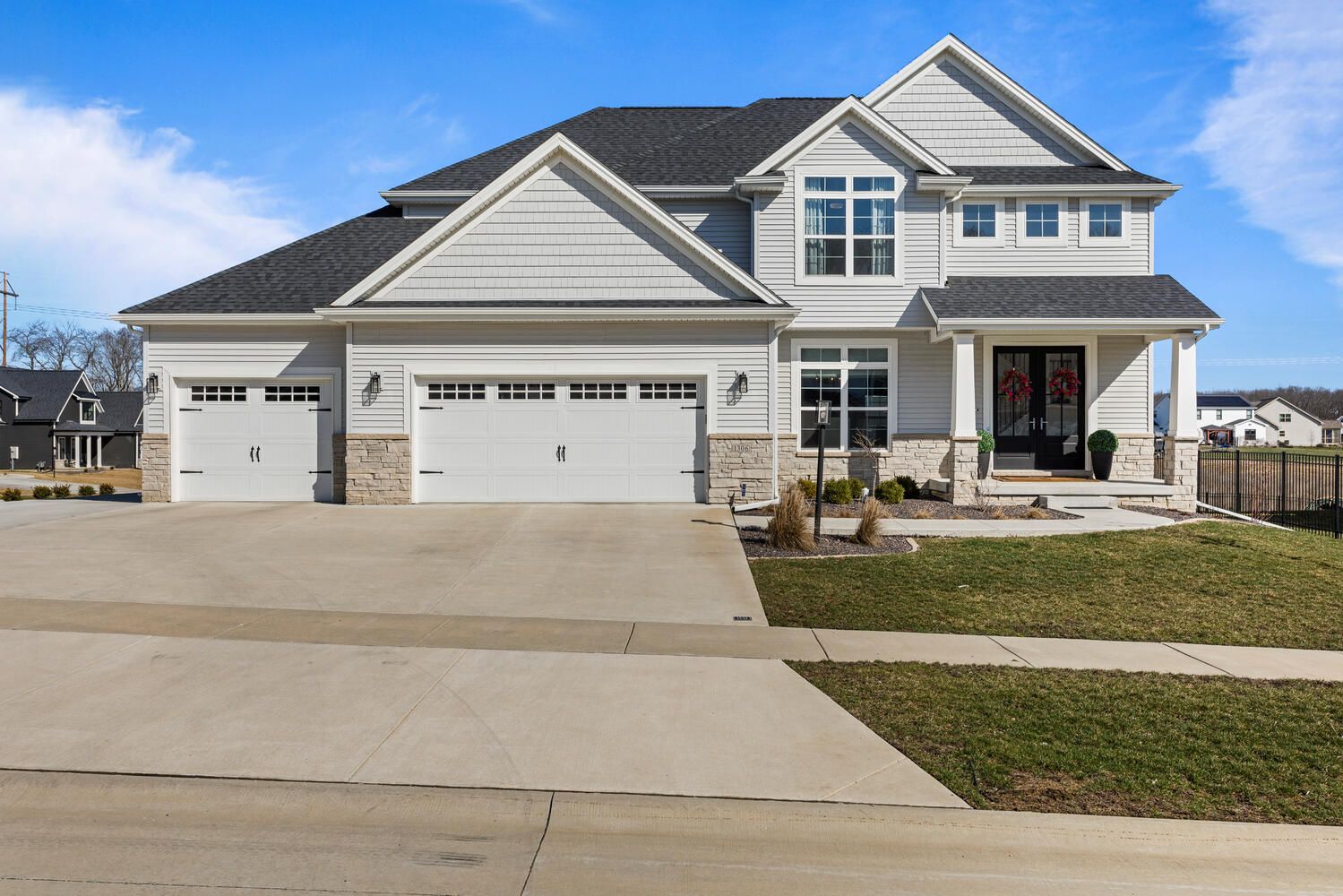 1306 Ravenwood Drive — Mahomet, IL 61853