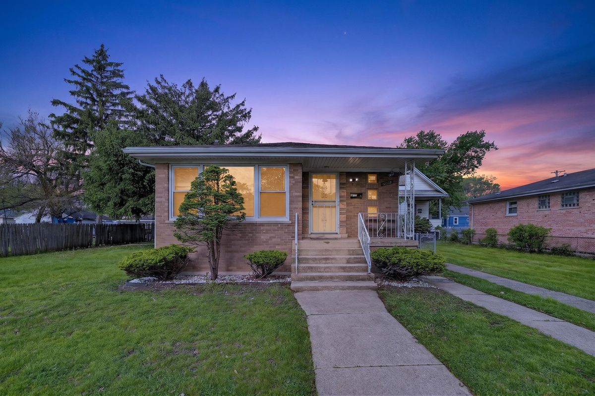 12326 Racine Avenue, Calumet Park, IL 60827