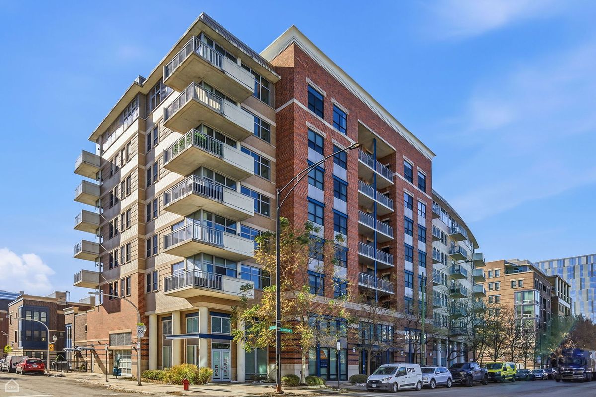 511 Division Street, Chicago, IL 60610