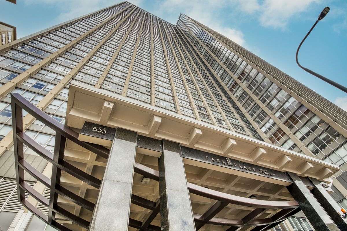 655 IRVING PARK Road, Chicago, IL 60613