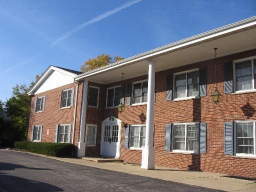 2818 Dundee Road, Northbrook, IL 60062