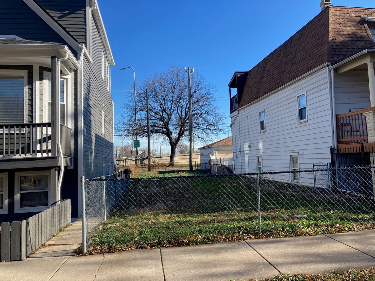 3329 Drake Avenue, Chicago, IL 60618