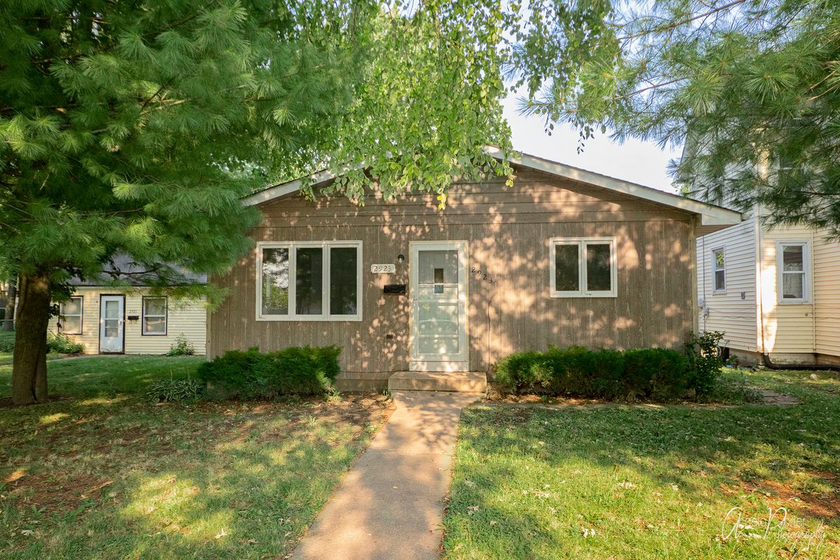 2923 Ezra Avenue, Zion, IL 60099