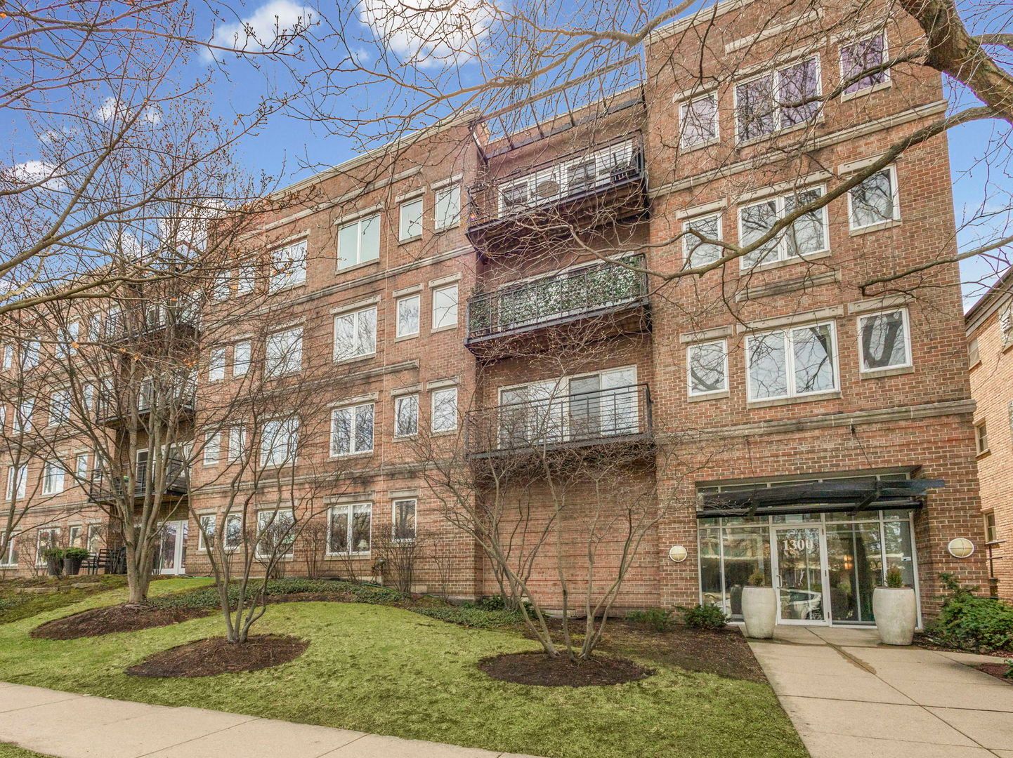 1300 CENTRAL Street #202 — Evanston, IL 60201