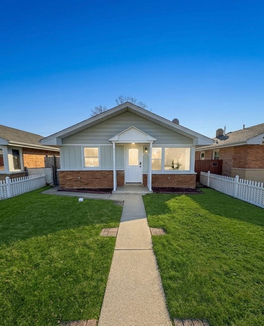 7609 Lockwood Avenue, Burbank, IL 60459