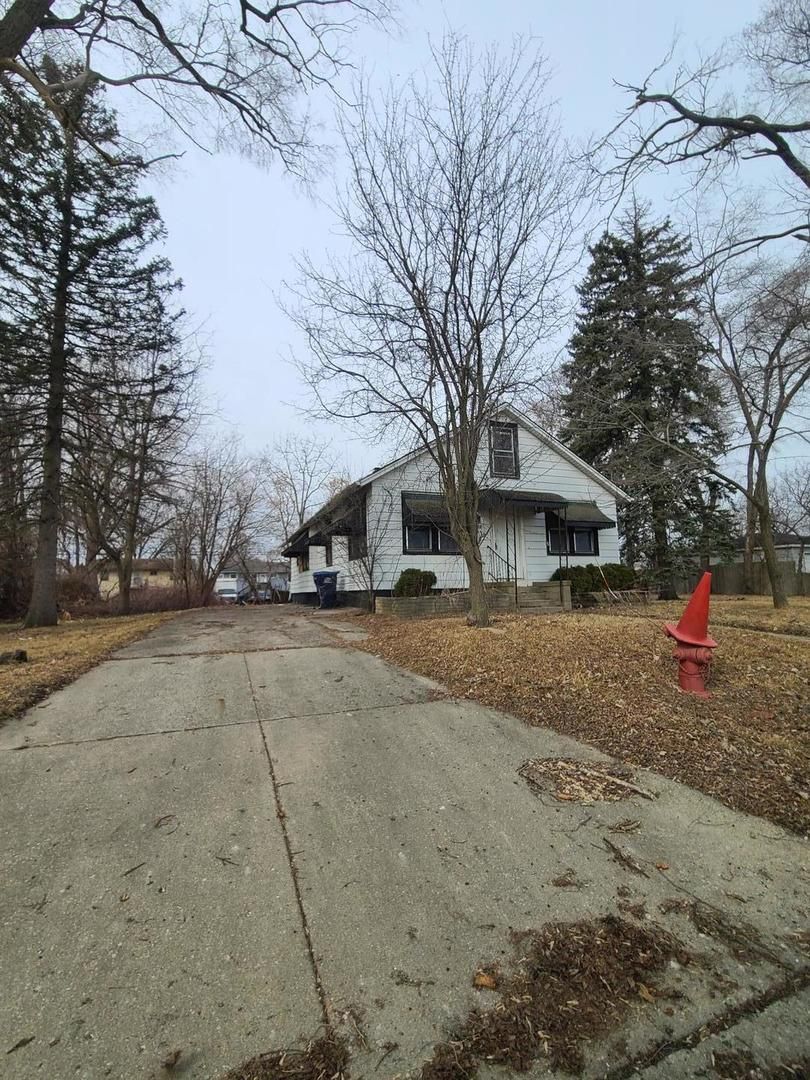 2122 Honore Avenue, North Chicago, IL 60064