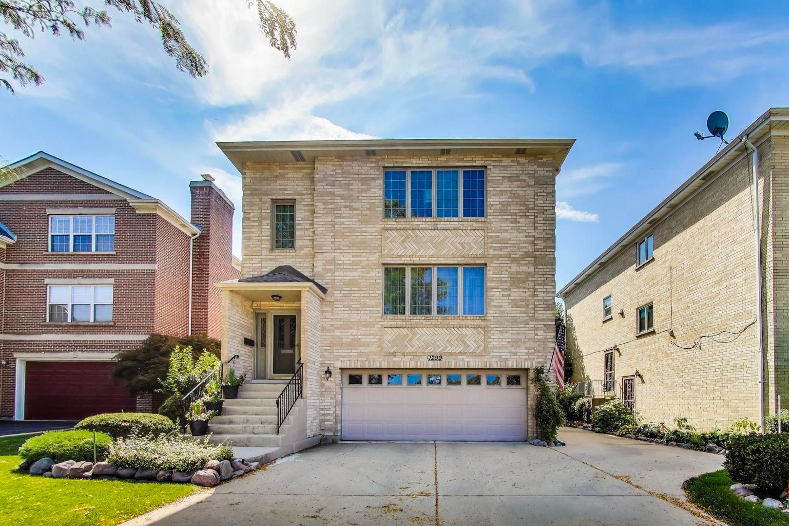 1209 Davis Street — Arlington Heights, IL 60005