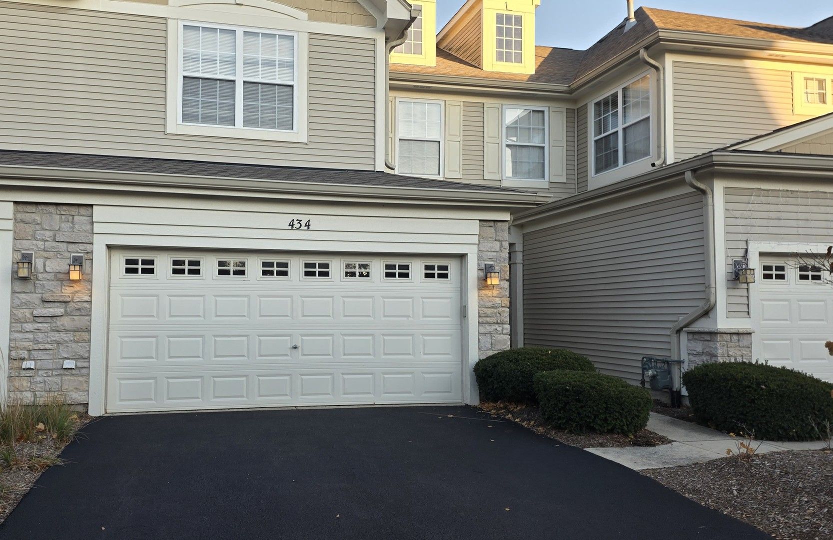 434 VAUGHN Circle — Aurora, IL 60502