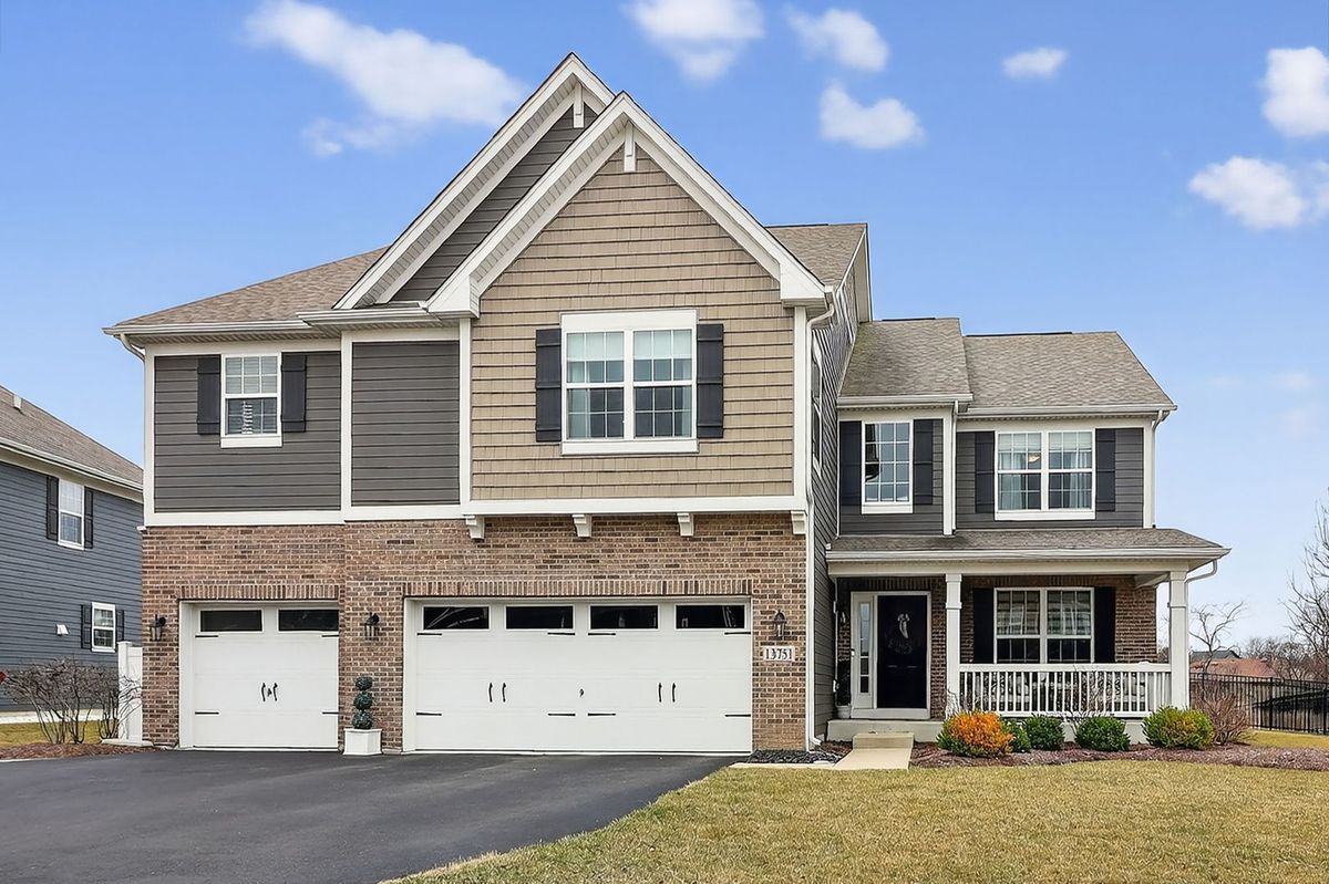 13751 Buchanan Drive, Lemont, IL 60439