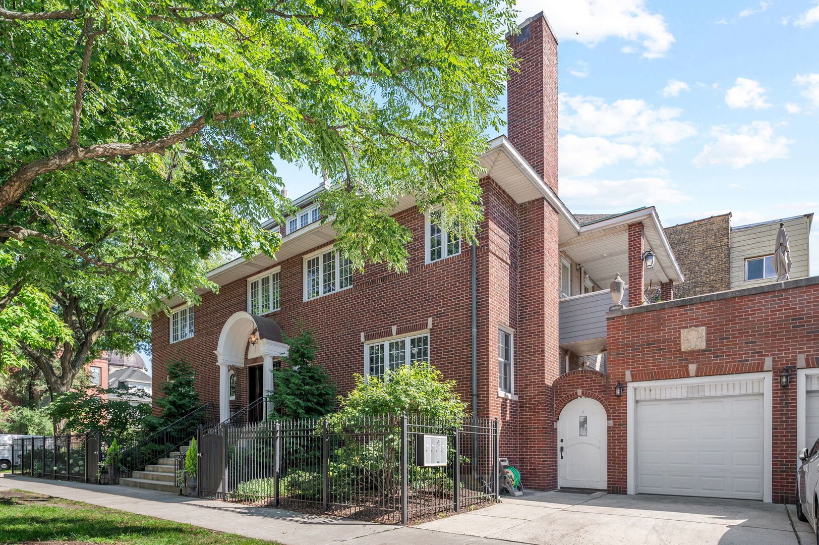 1705 W Leland Avenue — Chicago, IL 60640