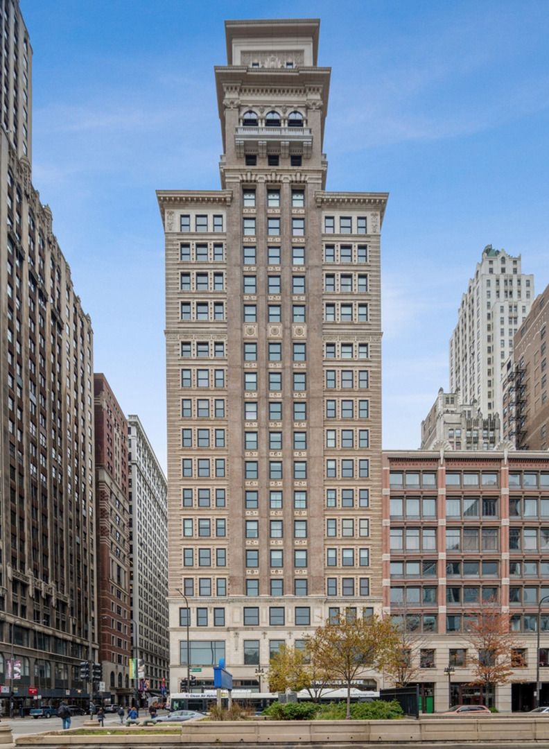 6 N Michigan Avenue #806 — Chicago, IL 60602