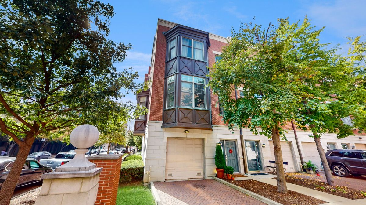 2008 CALUMET Avenue, Chicago, IL 60616