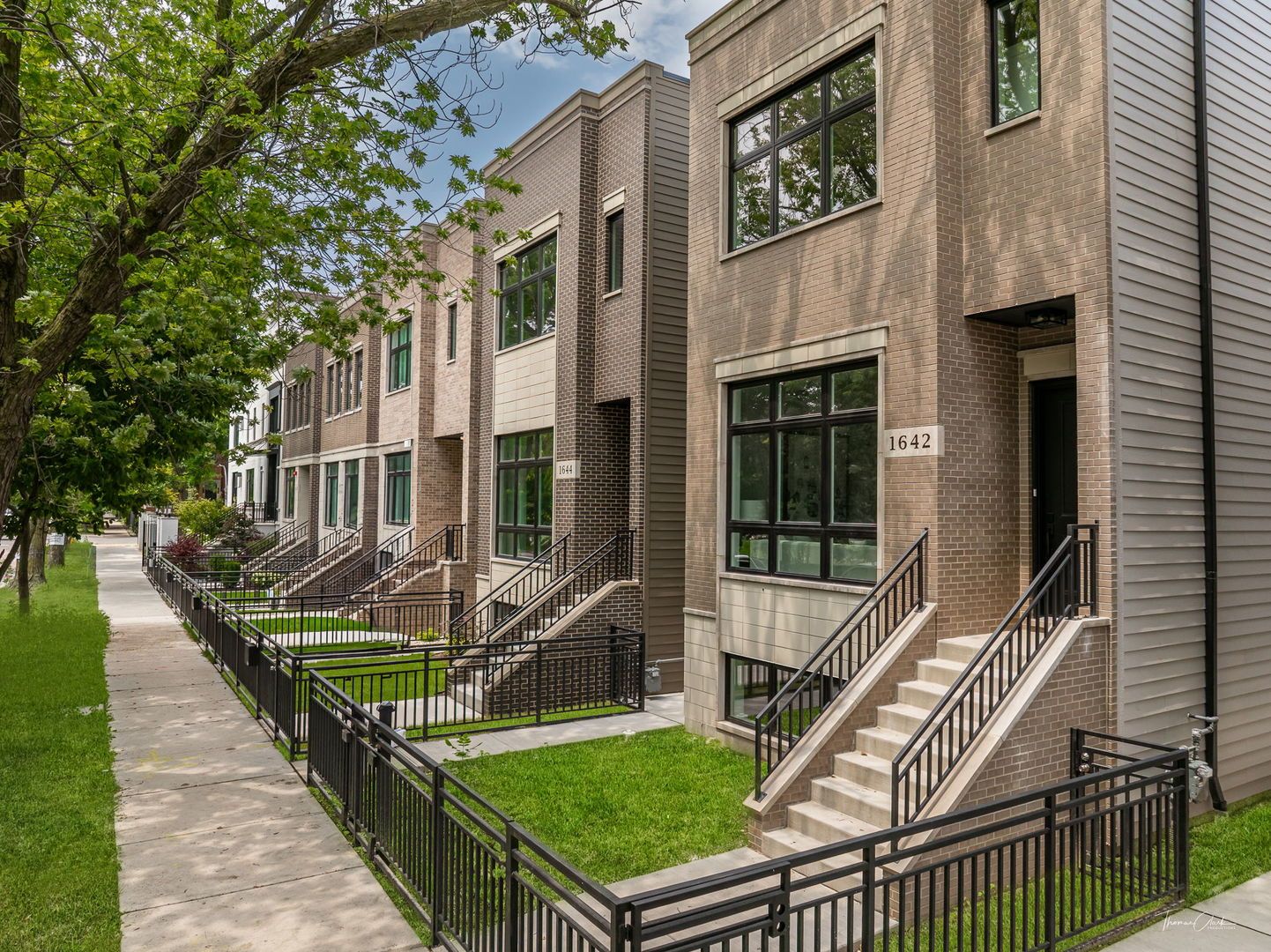 1638 W Wolfram Street — Chicago, IL 60657