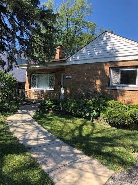 806 S Summit Avenue — Villa Park, IL 60181