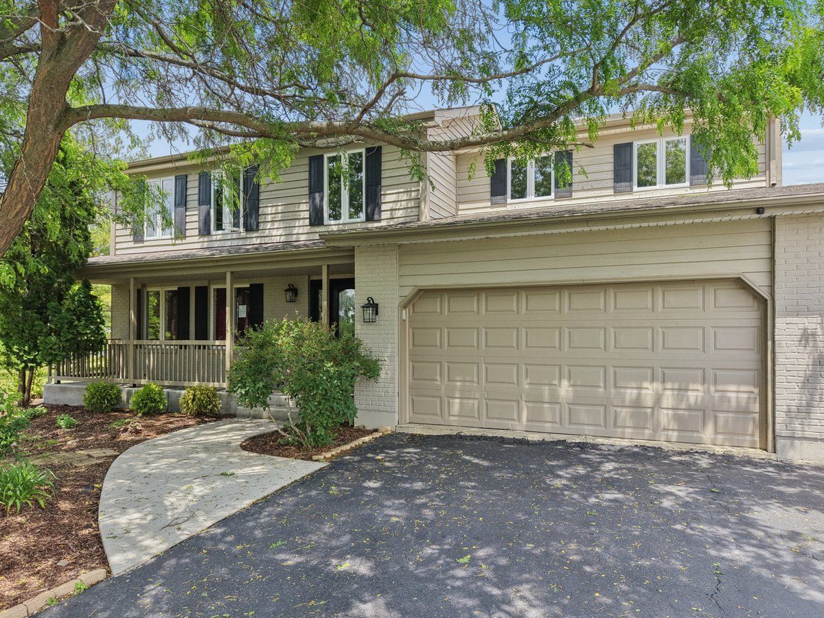 209 Mooregate Trail — Hawthorn Woods, IL 60047