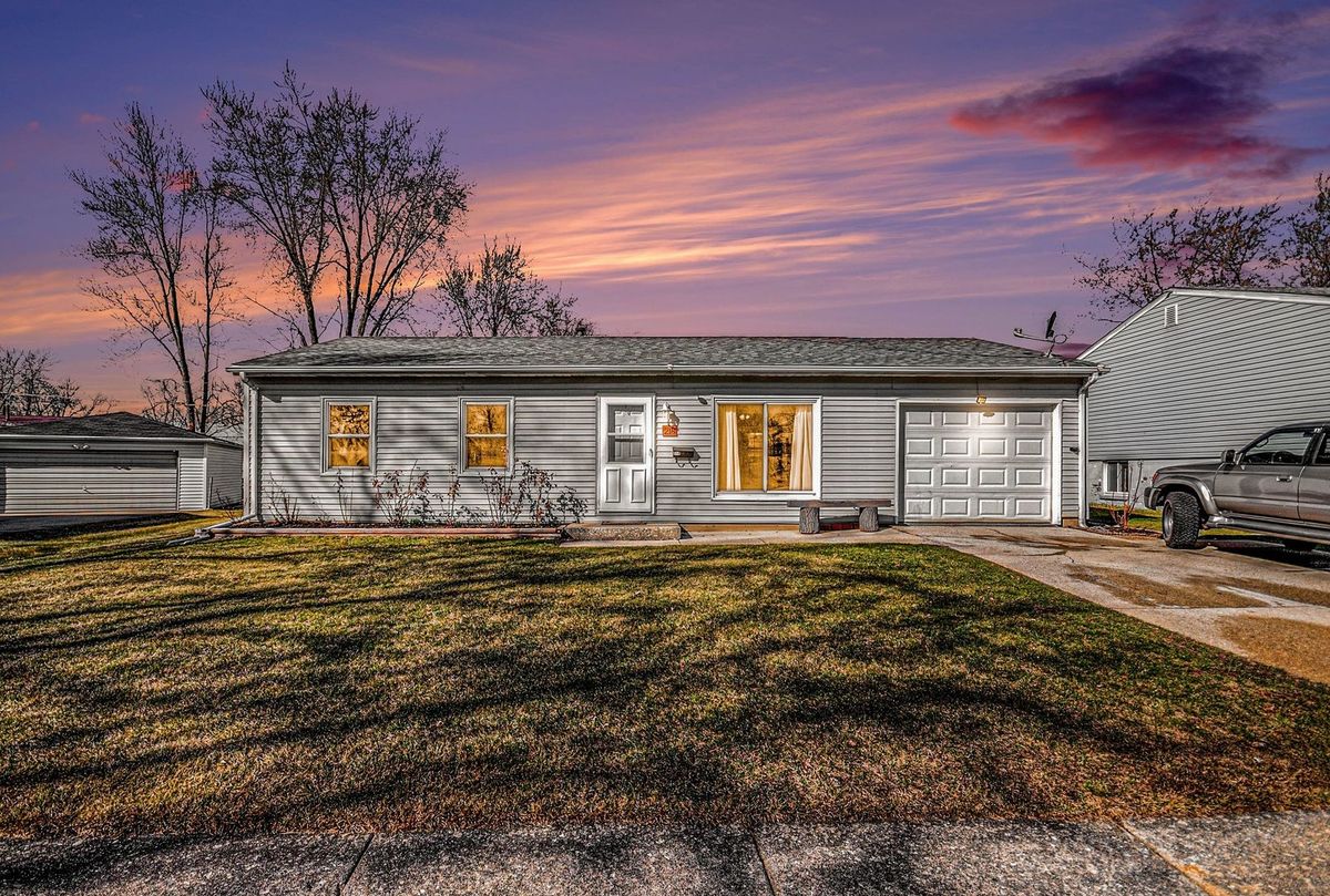 218 Mayfield Drive, Streamwood, IL 60107