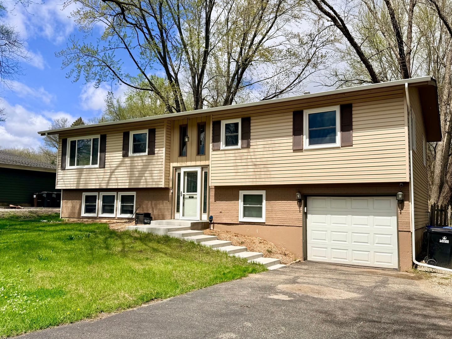 2704 Myang Avenue — McHenry, IL 60050