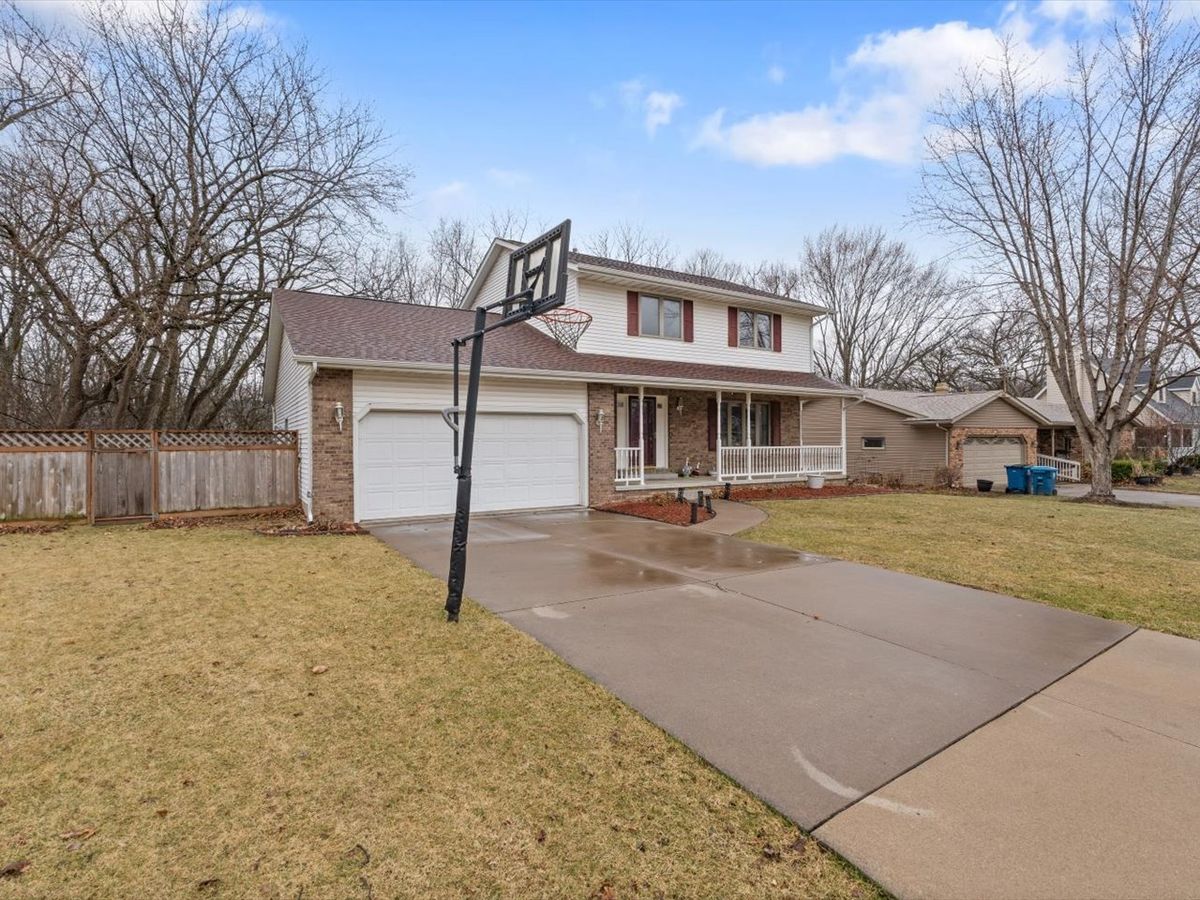 704 E 6th Street, Coal Valley, IL 61240