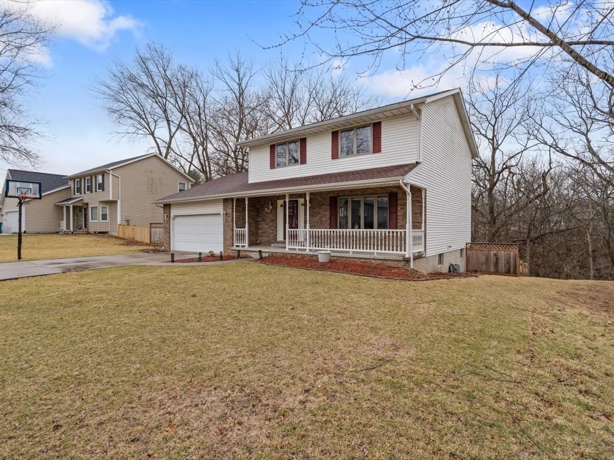 704 E 6th Street, Coal Valley, IL 61240