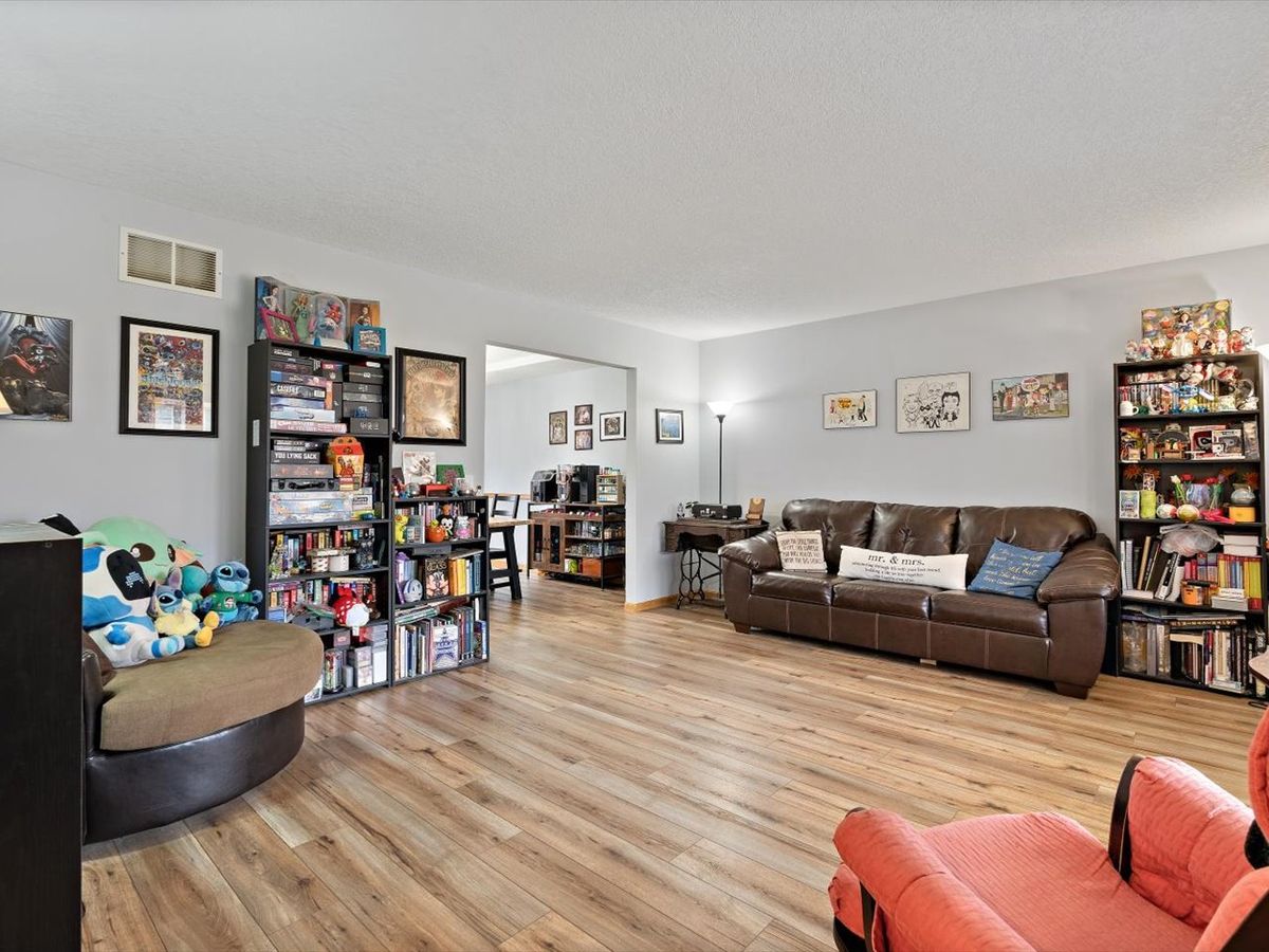 704 E 6th Street, Coal Valley, IL 61240