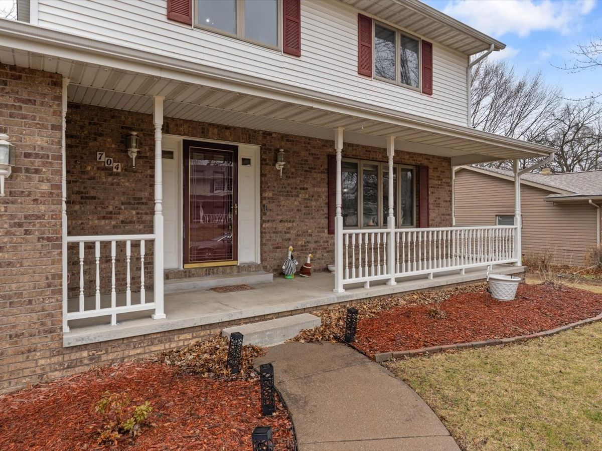 704 E 6th Street, Coal Valley, IL 61240