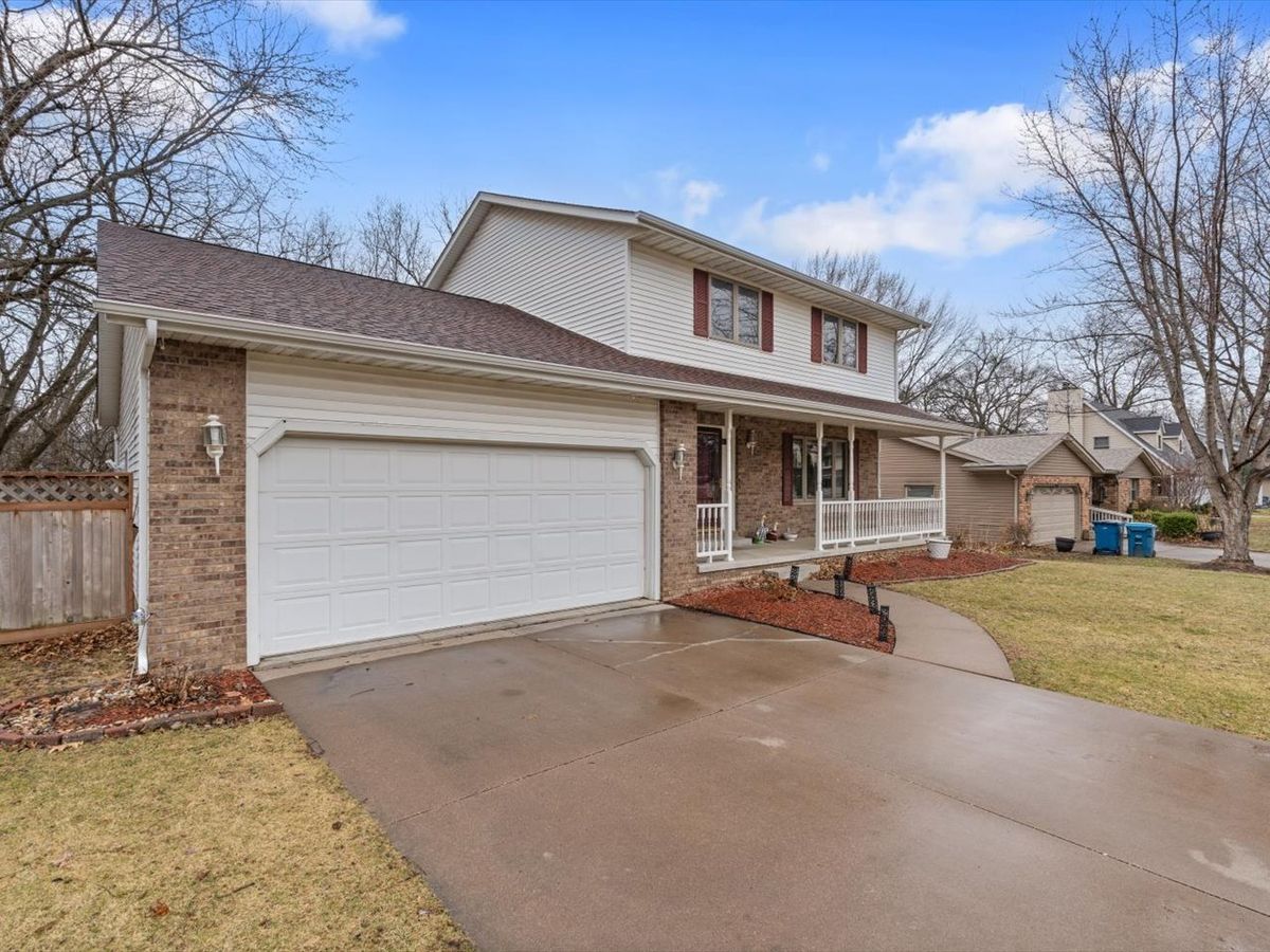 704 E 6th Street, Coal Valley, IL 61240