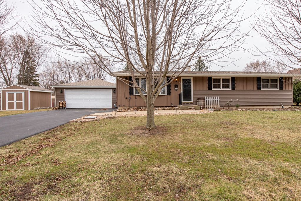 22171 W Pineview Drive — Antioch, IL 60002
