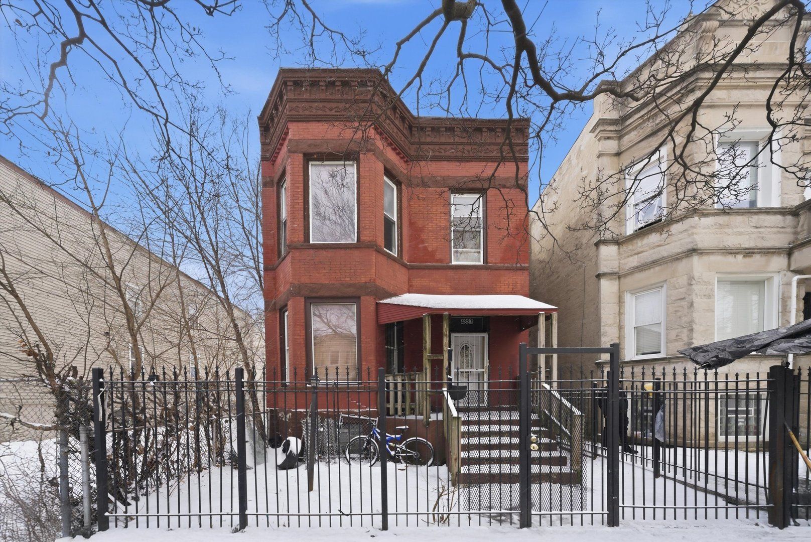 4327 W Monroe Street — Chicago, IL 60624