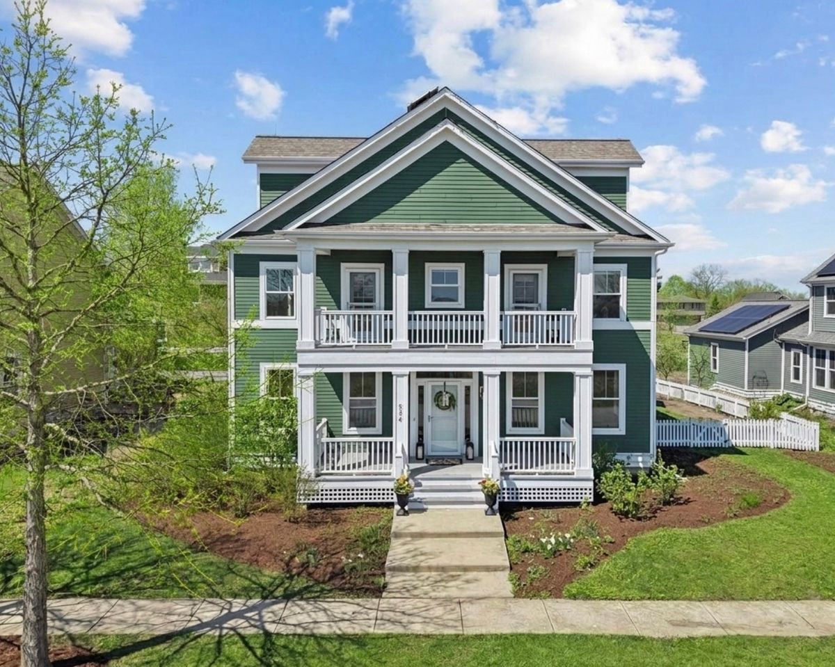 884 Blazing Star Road, Grayslake, IL 60030