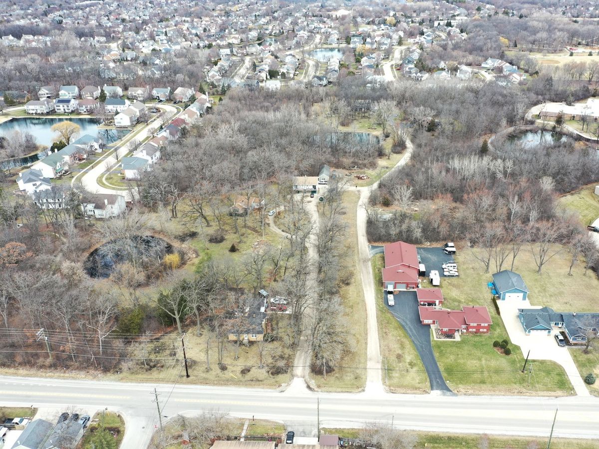 18238 Gages Lake Road, Grayslake, IL 60030