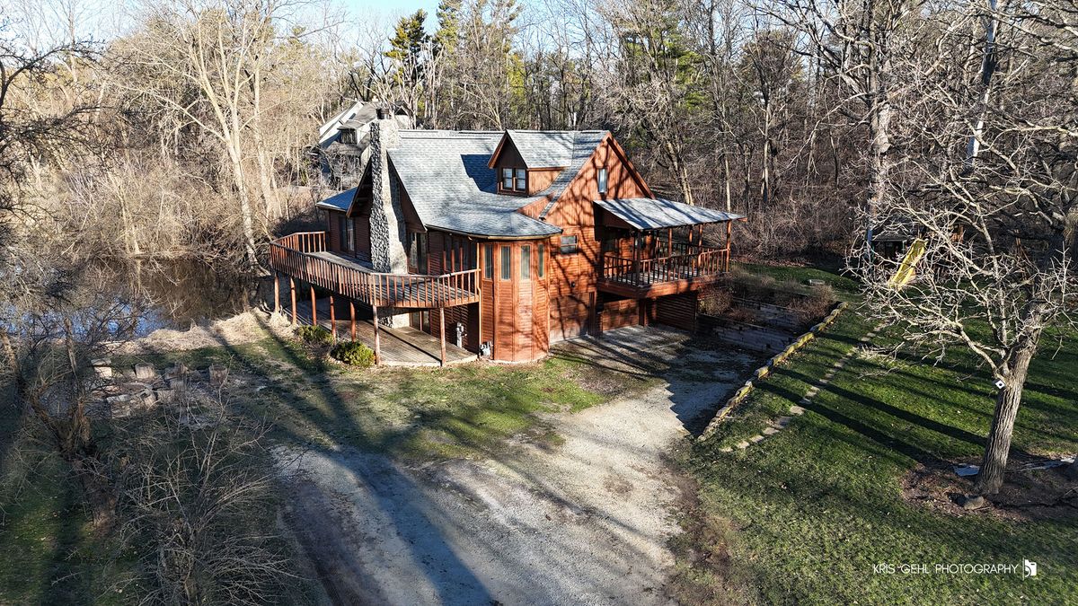 28496 High View Road, McHenry, IL 60051