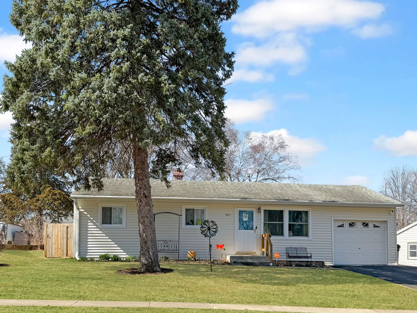 1427 Mark Drive — Freeport, IL 61032