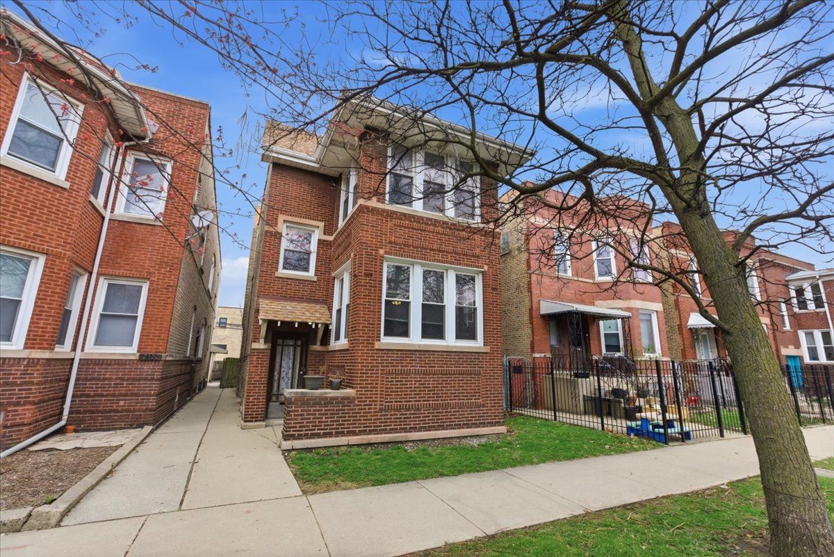2318 W Addison Street — Chicago, IL 60618