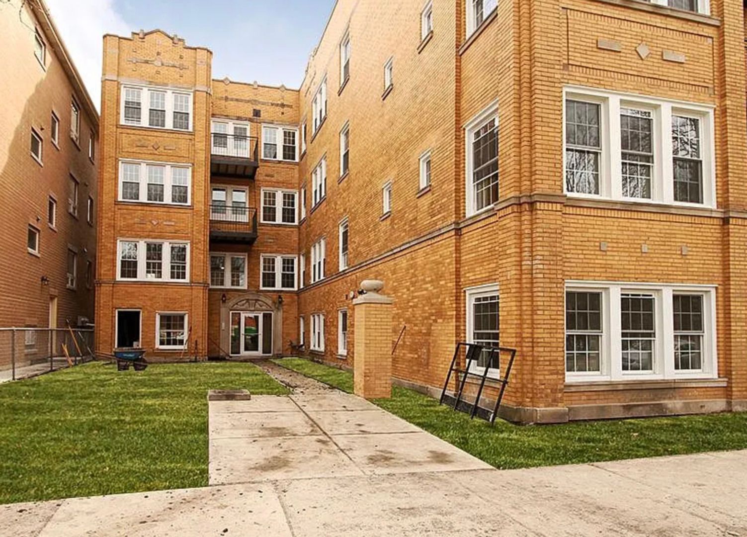 2709 N Washtenaw Avenue #3S — Chicago, IL 60647
