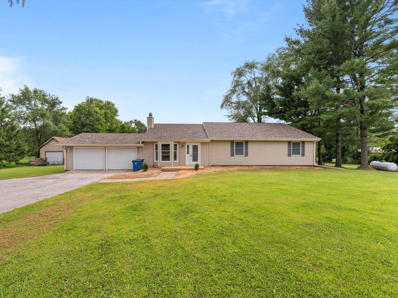 1610 Wisconsin Street — Le Claire, IA 52753