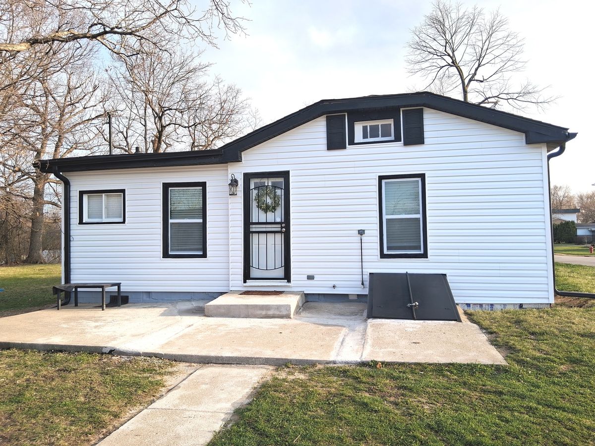 2241 Wallace Avenue, North Chicago, IL 60064