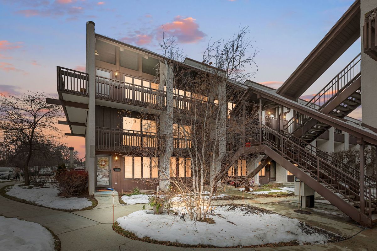 6600 Wood River Drive, Niles, IL 60714