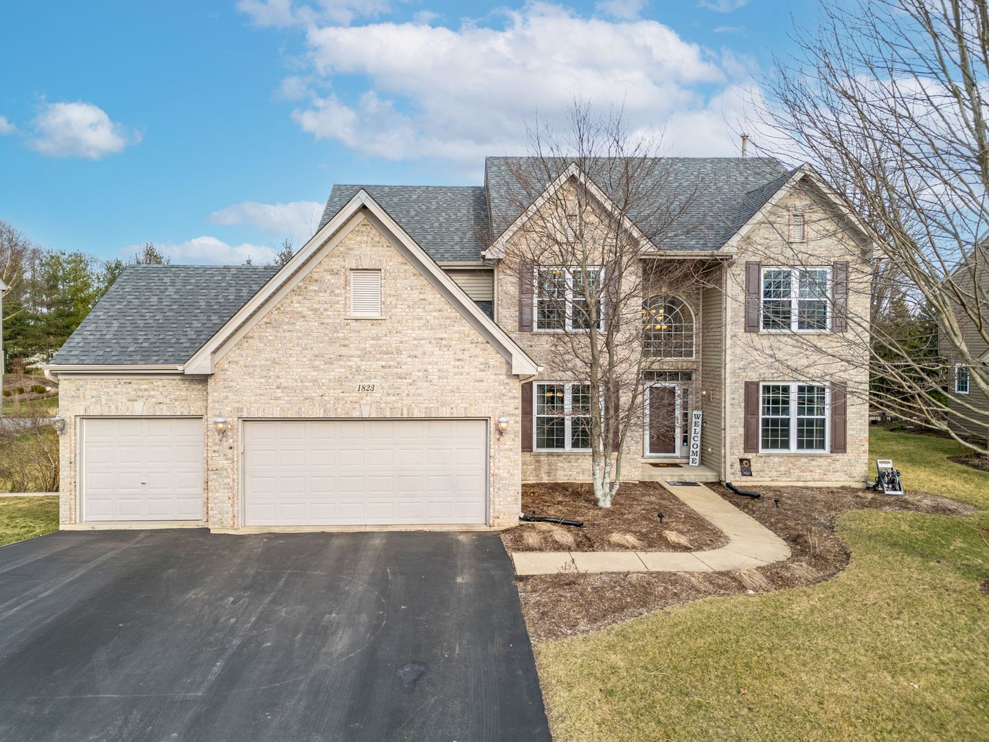 1823 Kings Gate Lane — Crystal Lake, IL 60014