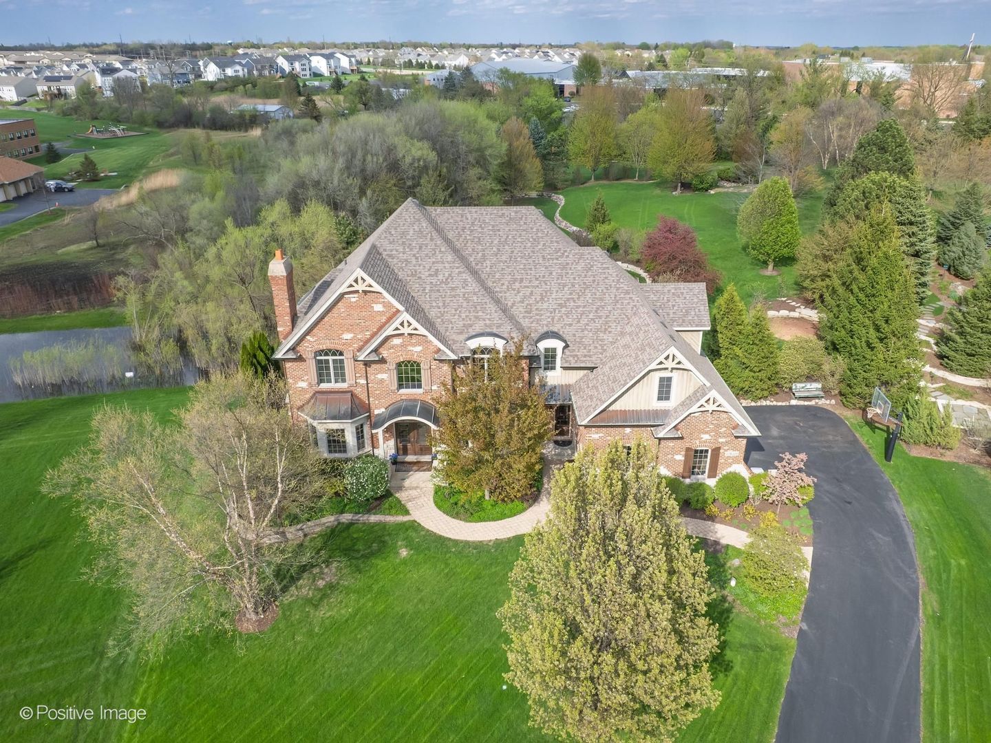 37W220 MISSION HILLS Drive — St. Charles, IL 60175