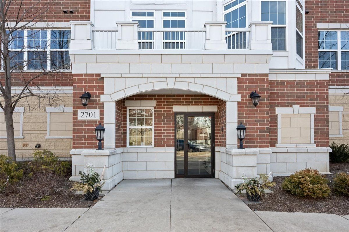 2701 Commons Drive, Glenview, IL 60026