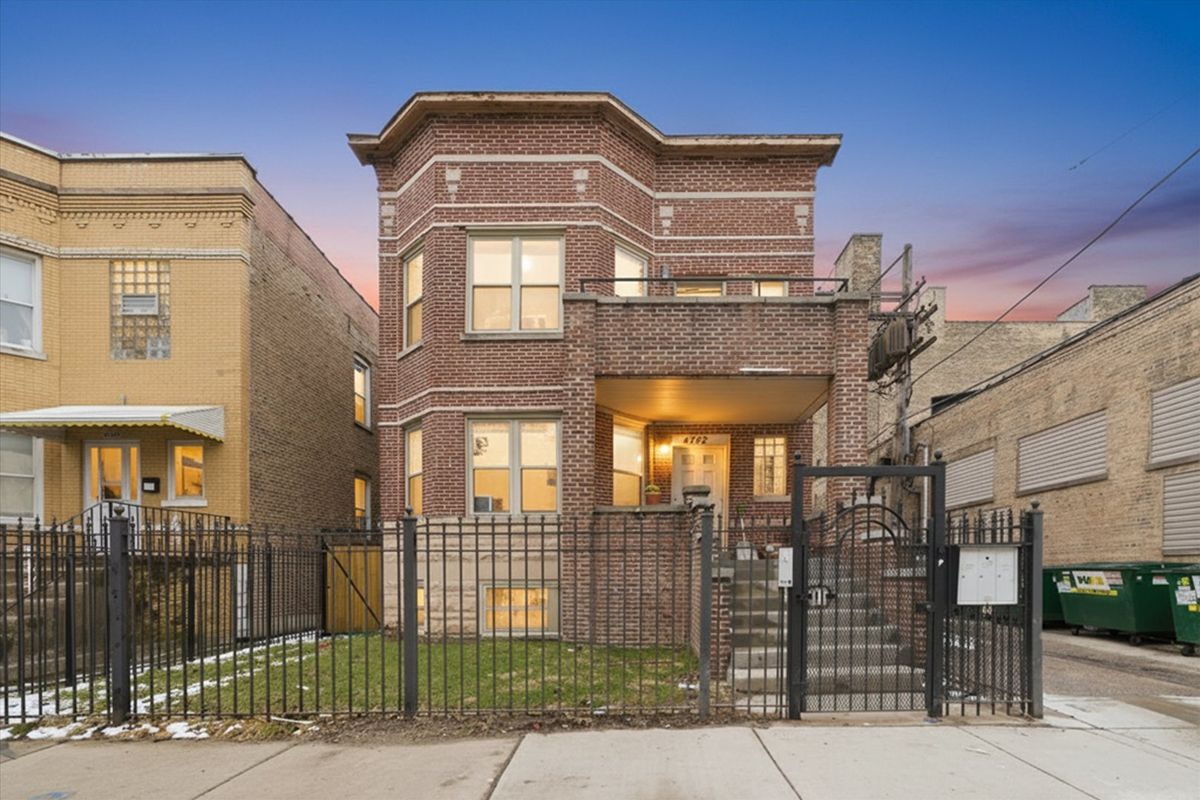 4742 Sawyer Avenue, Chicago, IL 60625