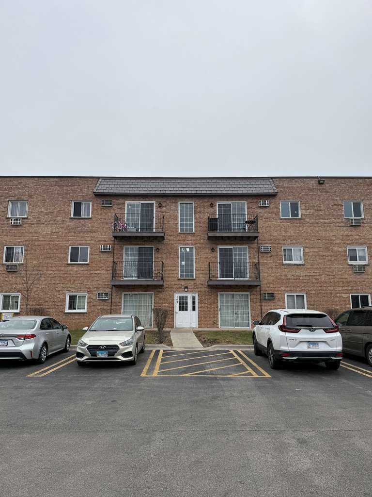 143 Elk Trail, Carol Stream, IL 60188