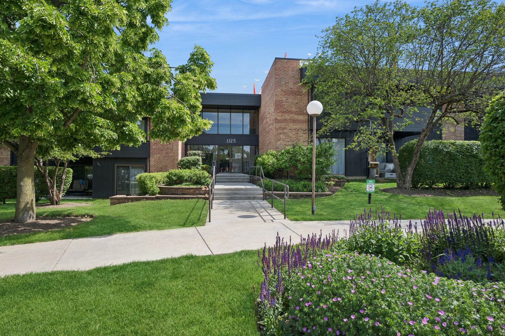 1325 N Sterling Avenue #112 — Palatine, IL 60067