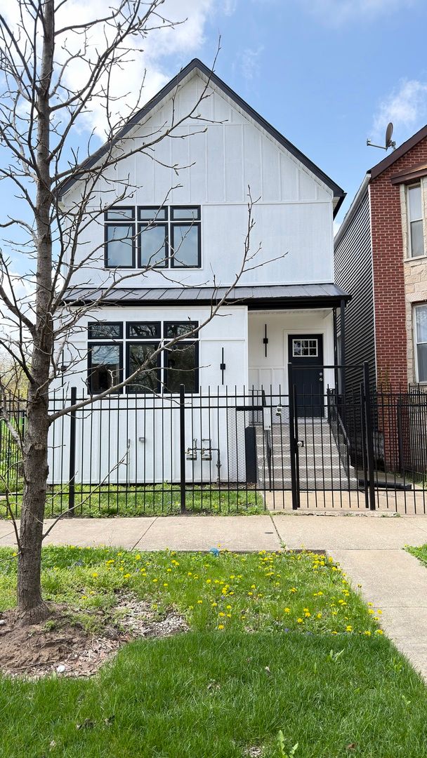 6350 Saint Lawrence Avenue, Chicago, IL 60637