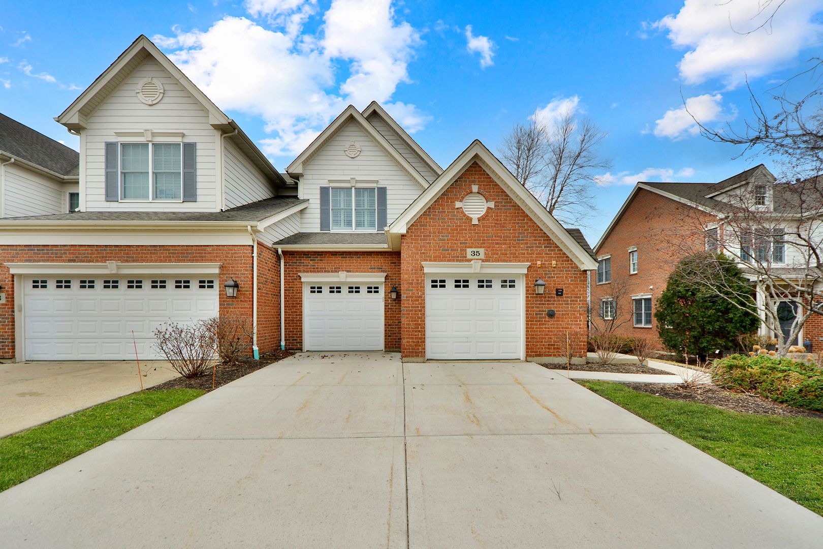 35 Red Tail Drive — Hawthorn Woods, IL 60047