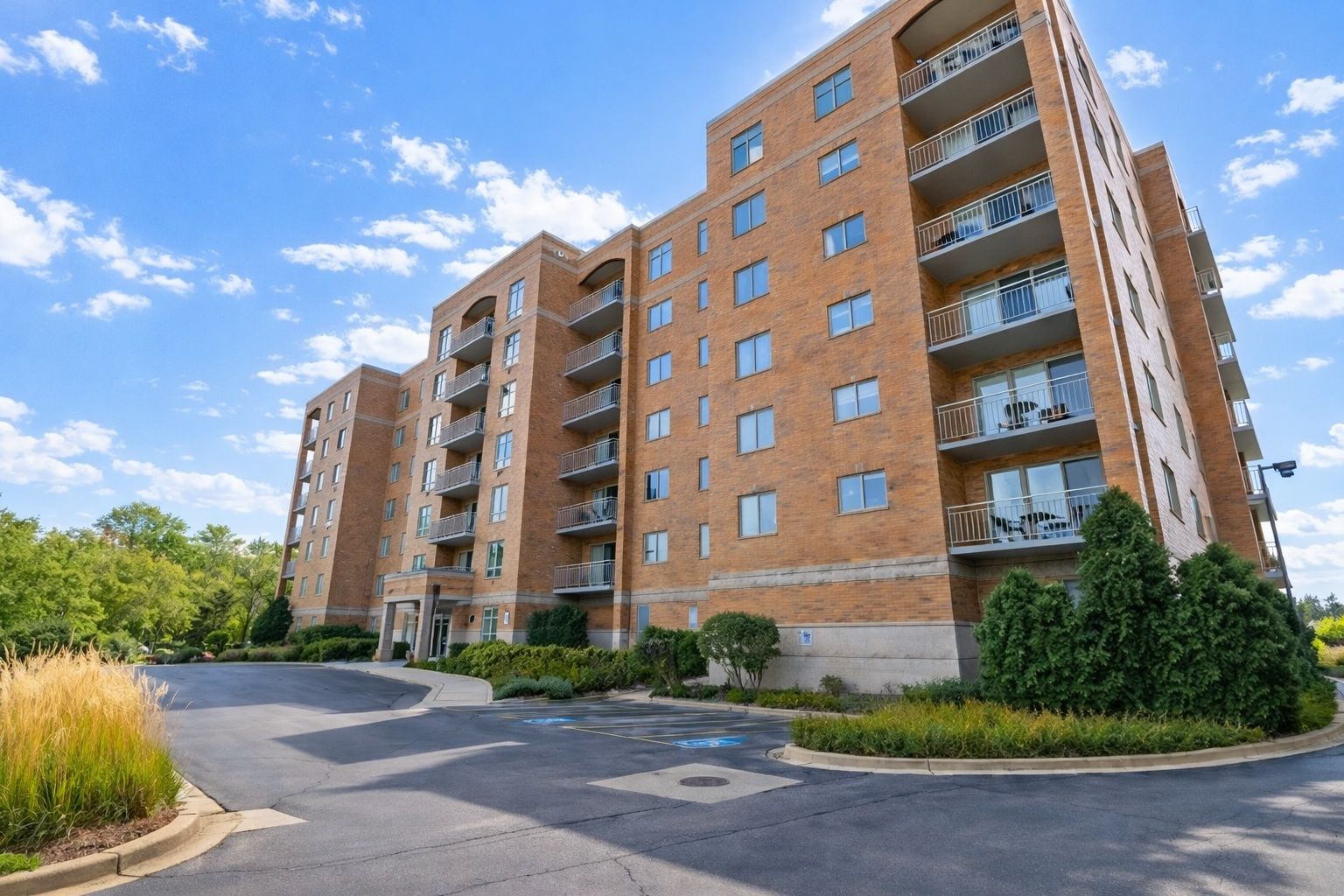 6807 N MILWAUKEE Avenue #510 — Niles, IL 60714