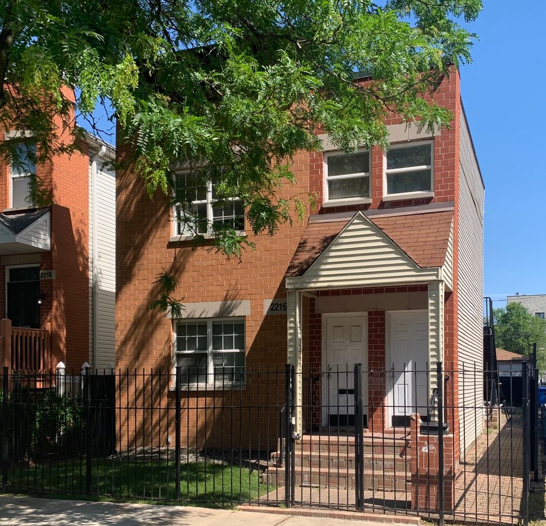 2216 W Adams Street #2 — Chicago, IL 60612