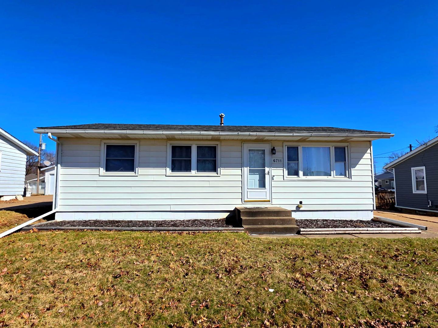 6711 Ridge Drive — Davenport, IA 52806
